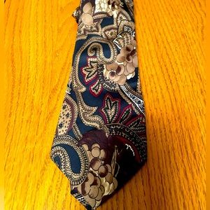 J.T. Beckett 100% silk floral necktie